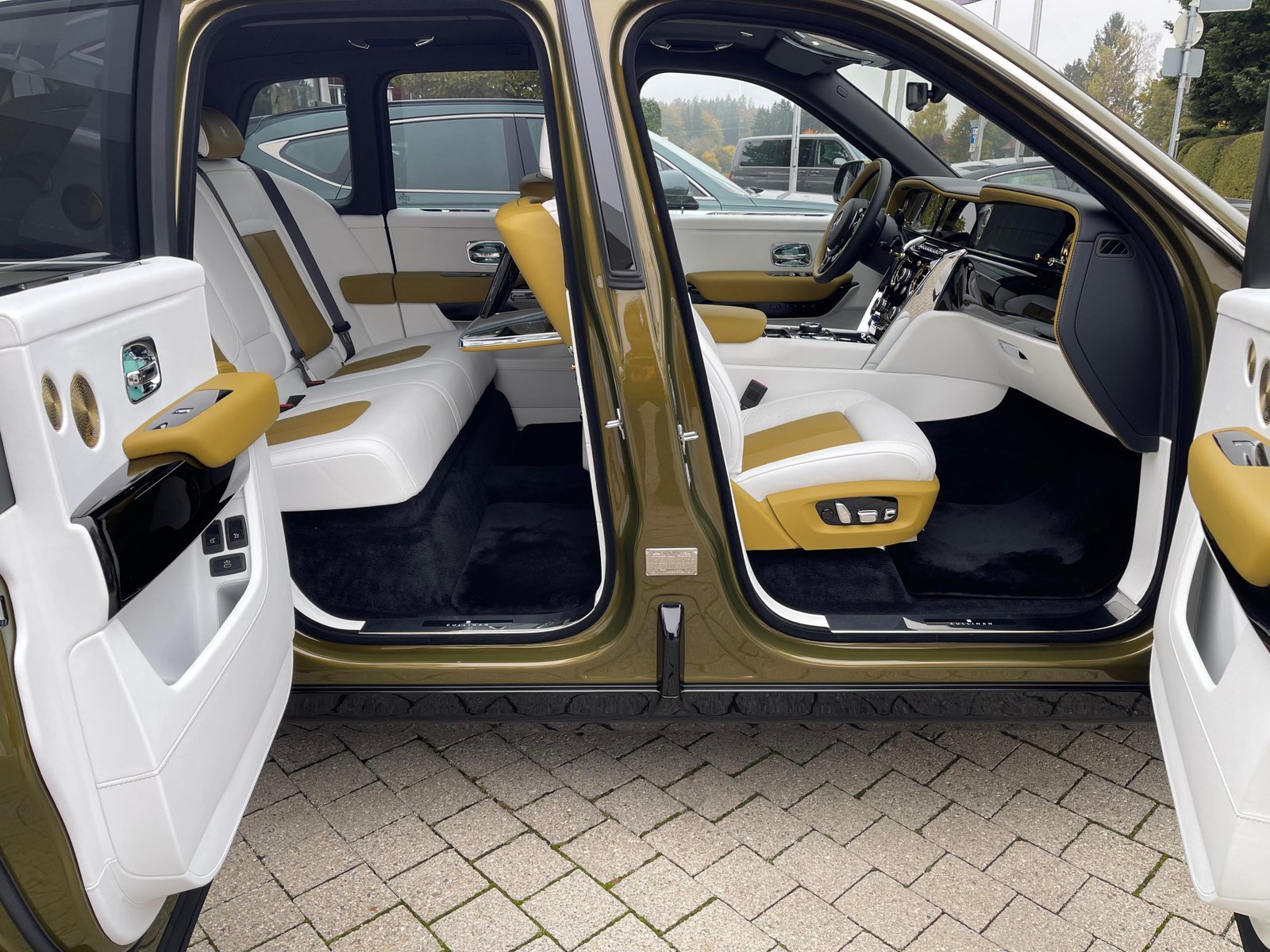 Rolls-Royce Cullinan — photo 19